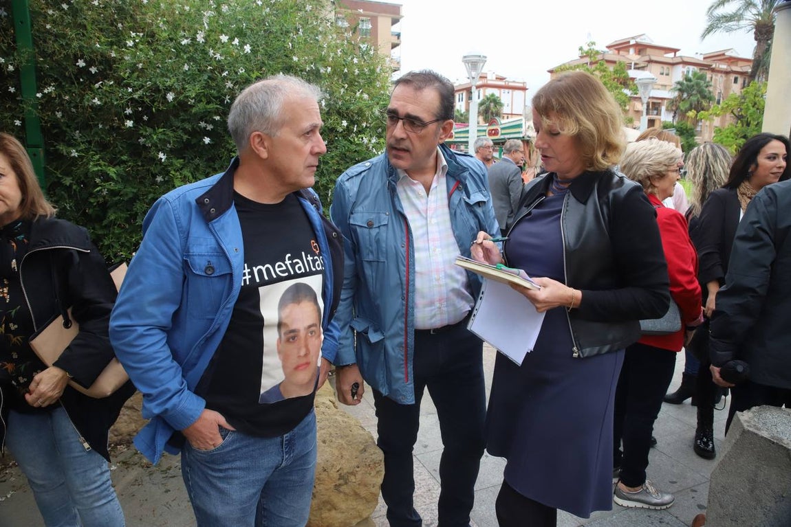 La concentración por el desaparecido Paco Molina, en imágenes