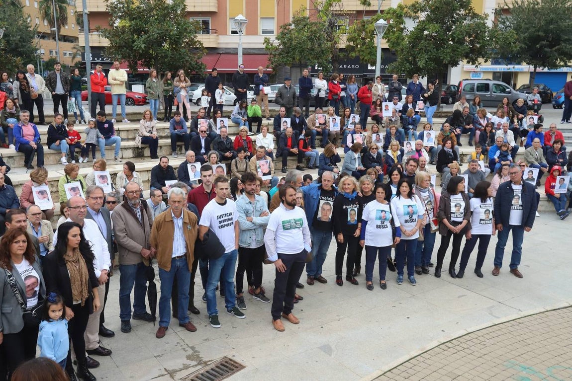 La concentración por el desaparecido Paco Molina, en imágenes