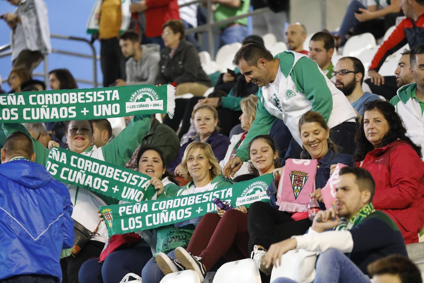 La grada del Córdoba-Deportivo, en imágenes