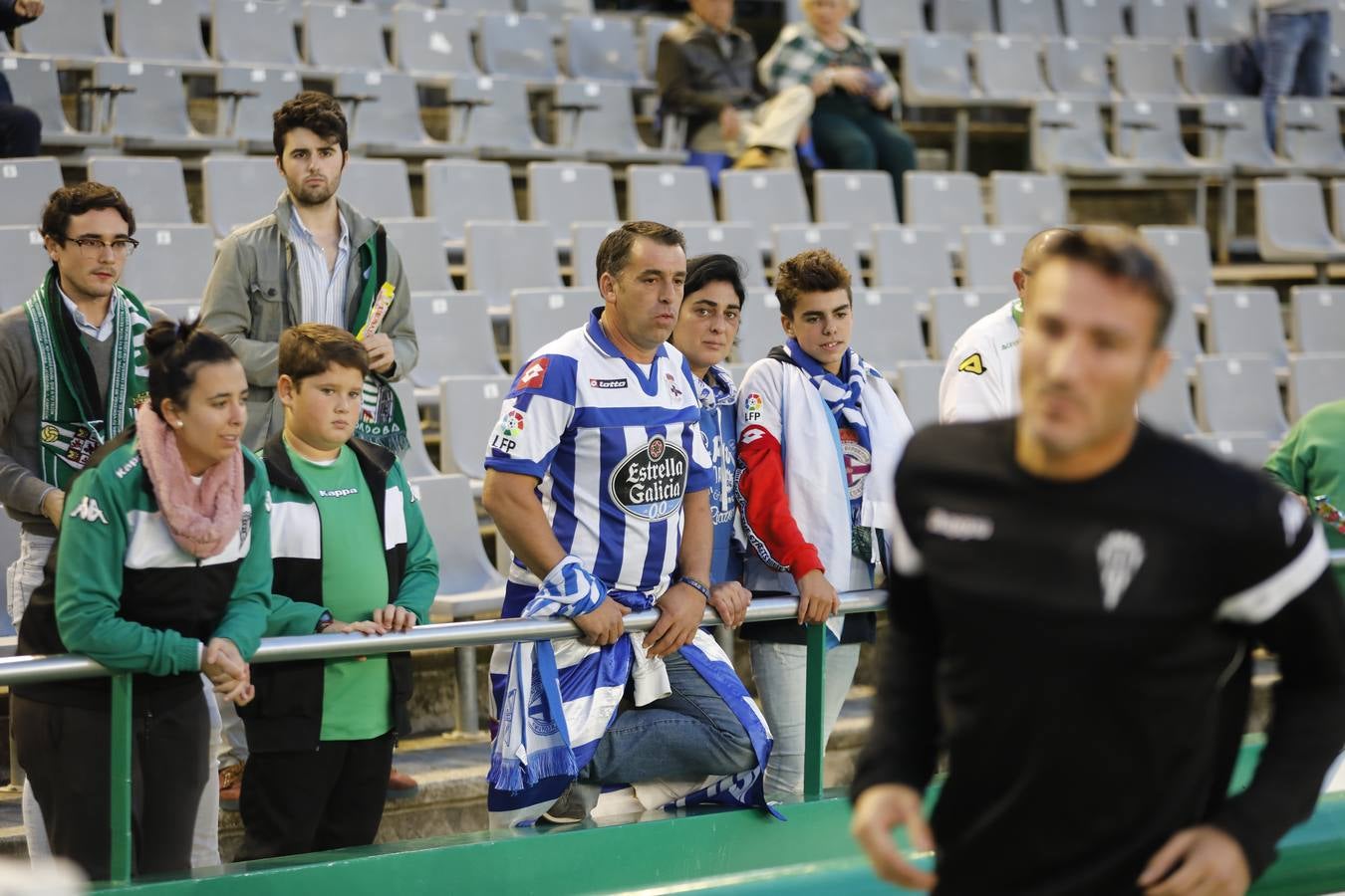 La grada del Córdoba-Deportivo, en imágenes