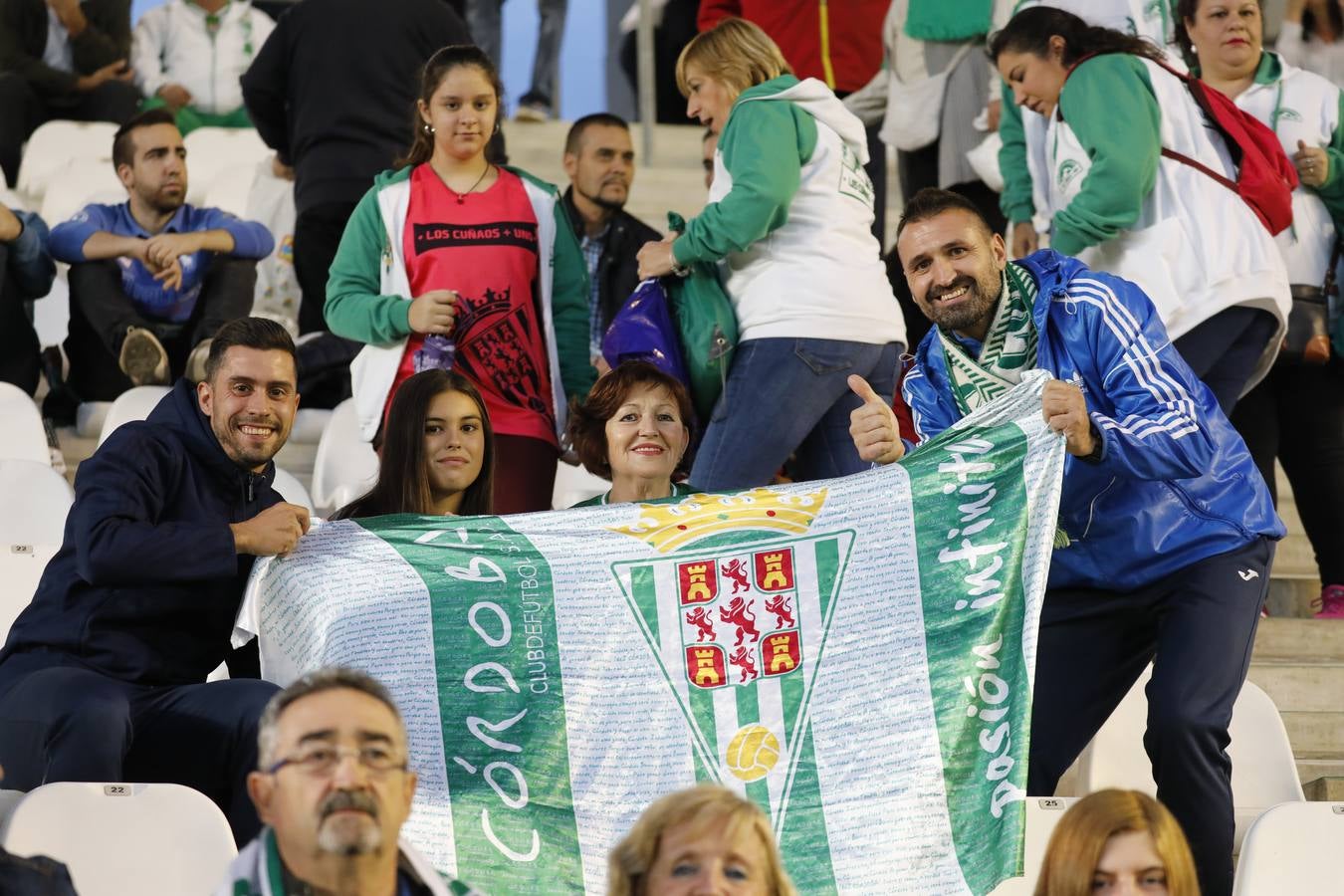 La grada del Córdoba-Deportivo, en imágenes