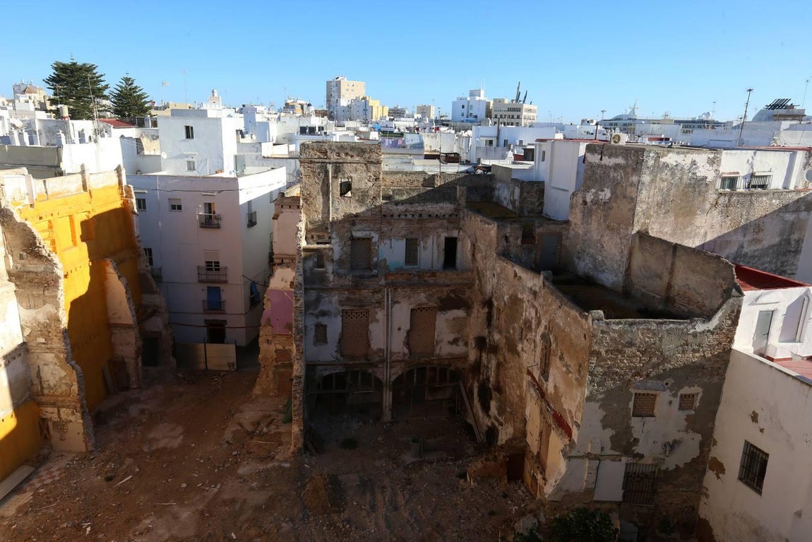 FOTOS: Un recorrido por las fincas de infravivienda en Cádiz
