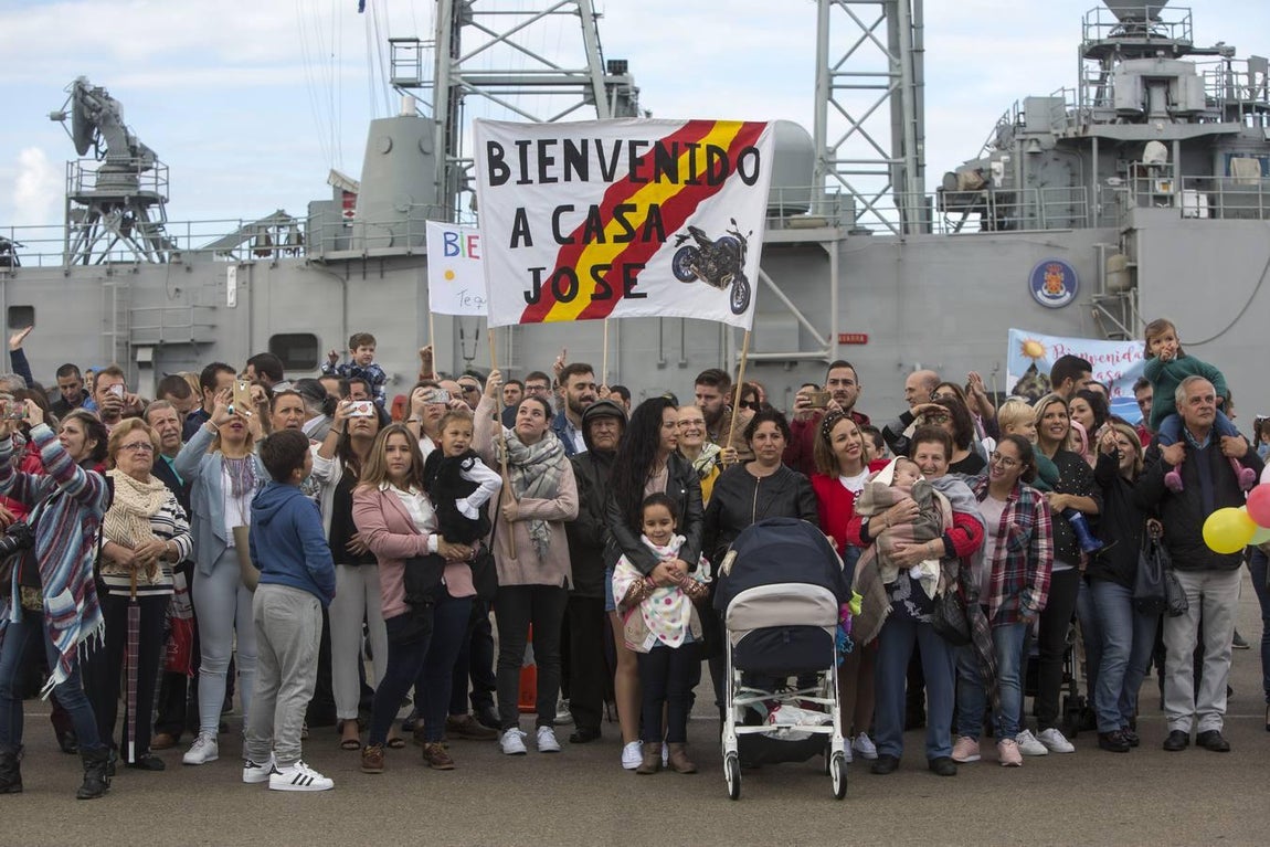 FOTOS: Emotiva llegada de la fragata Numancia a la base de Rota