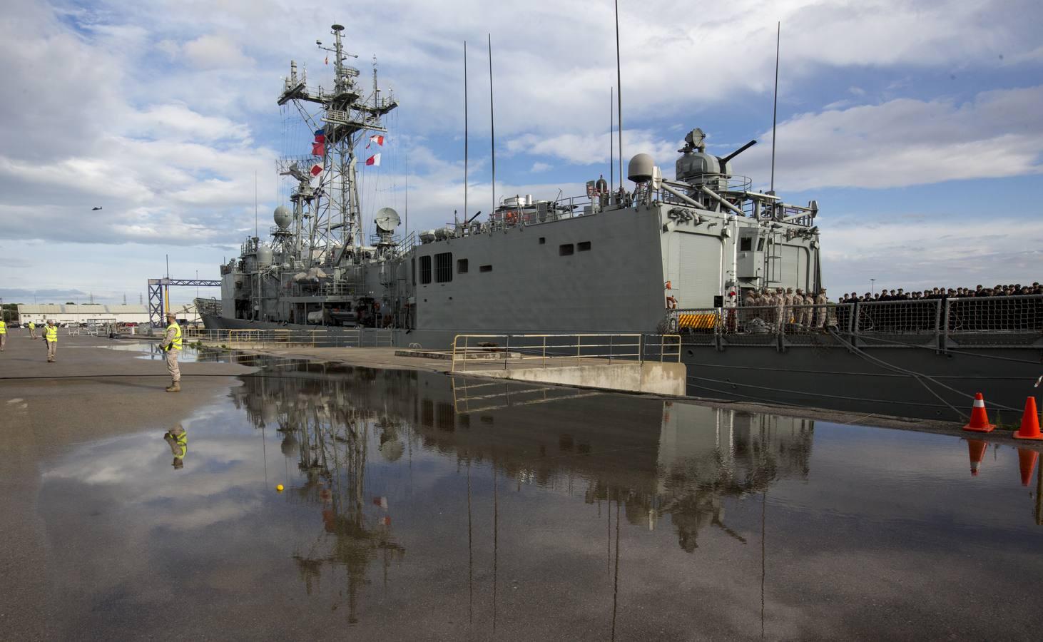 FOTOS: Emotiva llegada de la fragata Numancia a la base de Rota