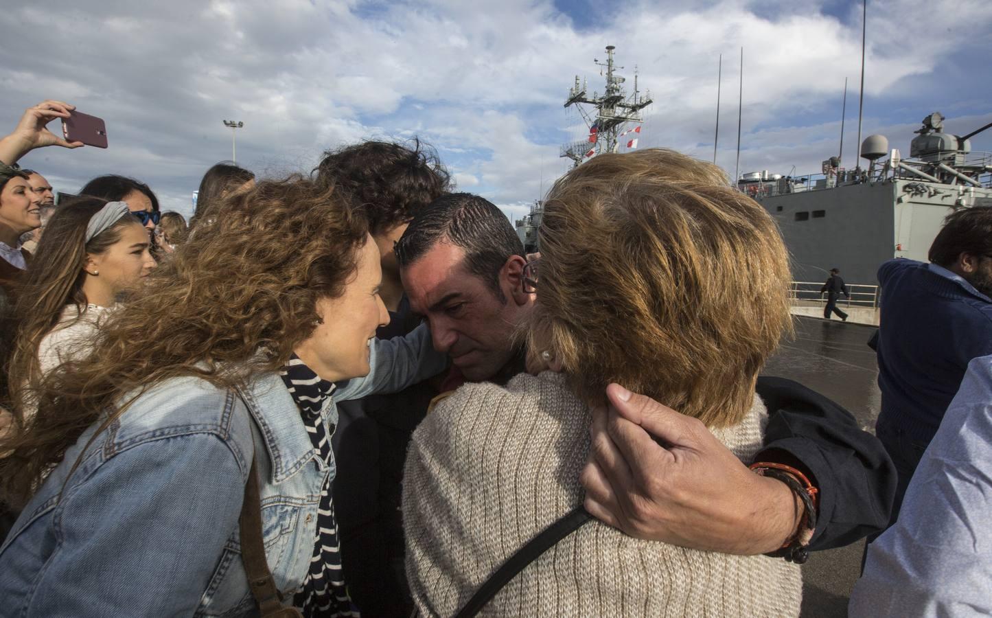 FOTOS: Emotiva llegada de la fragata Numancia a la base de Rota