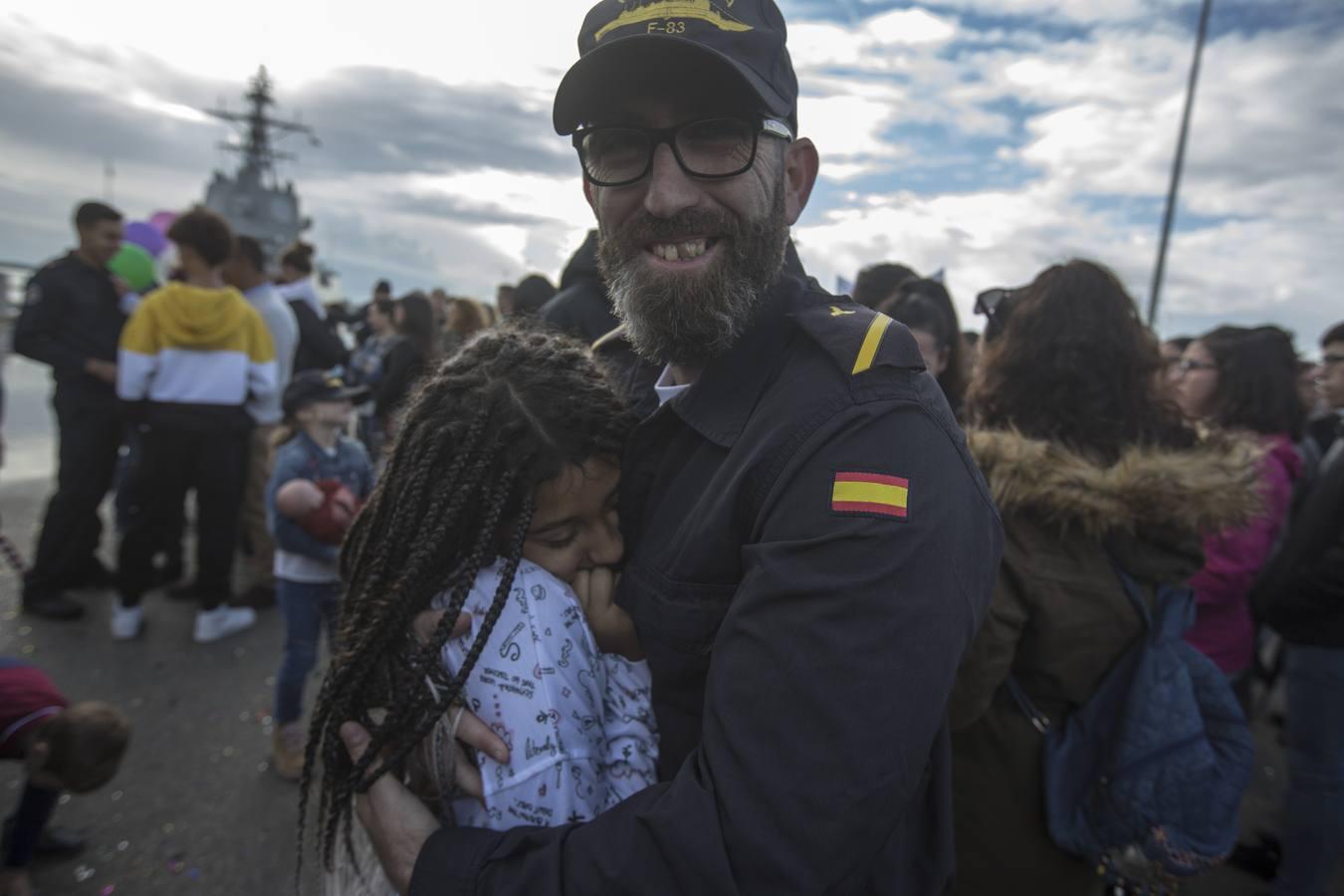 FOTOS: Emotiva llegada de la fragata Numancia a la base de Rota