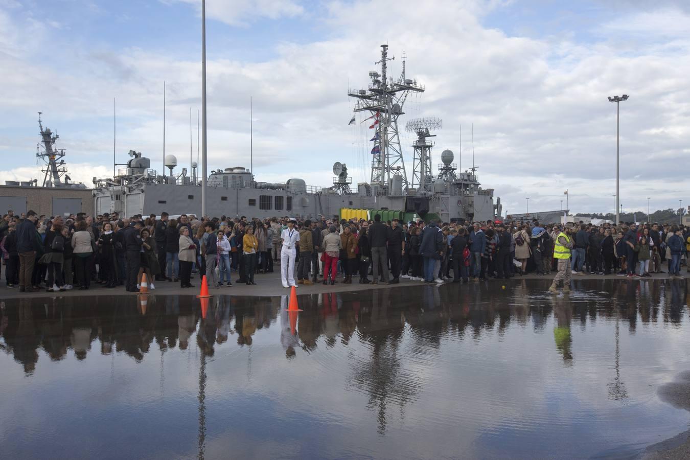 FOTOS: Emotiva llegada de la fragata Numancia a la base de Rota