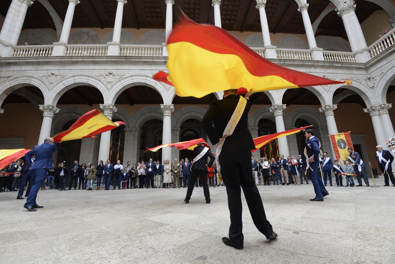 Quismondo trae a Toledo su tradicional baile de la Bandera del Tinaní