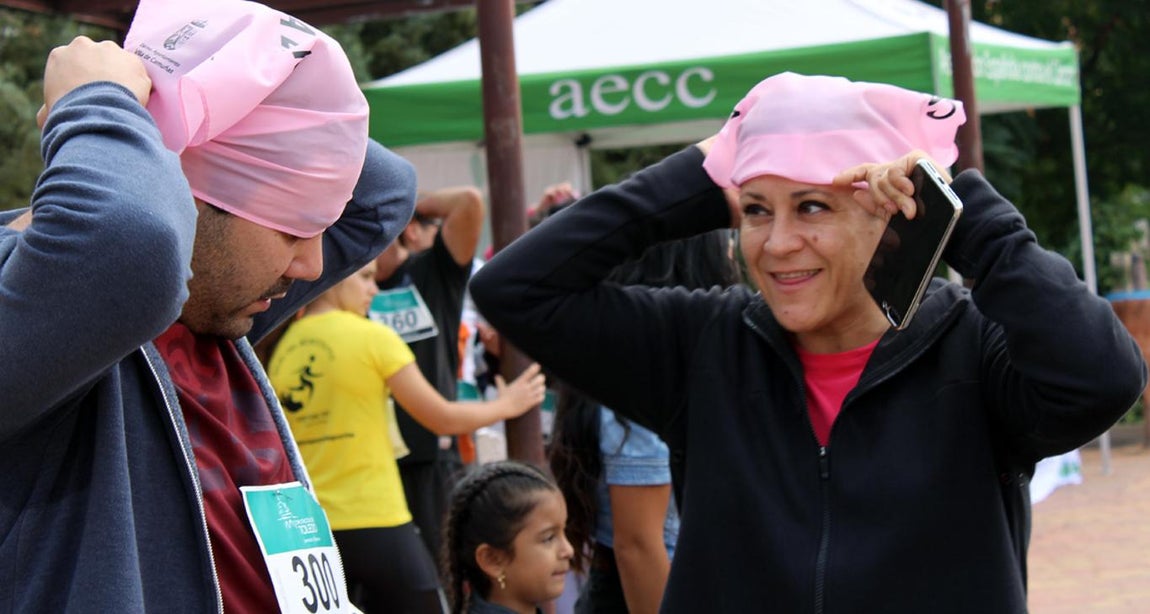 Más de 400 personas participan en Camuñas en la marcha «Camina en rosa»