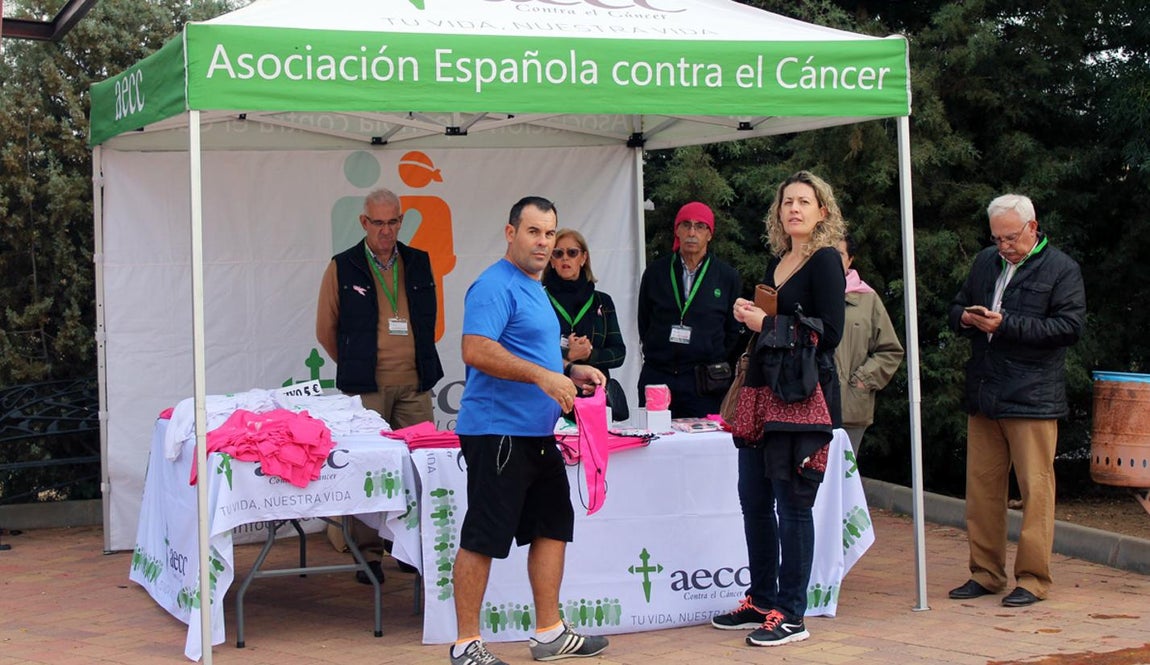 Más de 400 personas participan en Camuñas en la marcha «Camina en rosa»