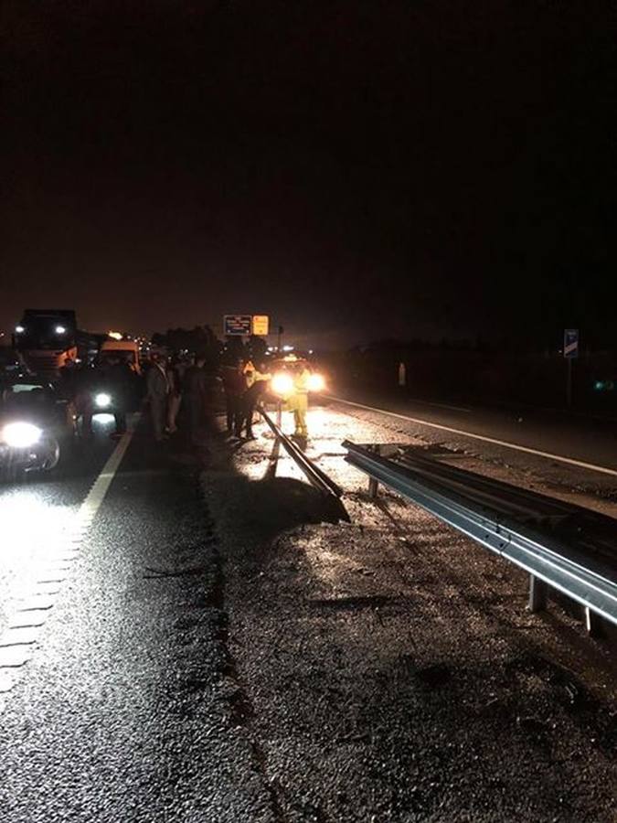 La A-92 ha permanecido cortada al tráfico a su paso por Osuna tras desordarse el Arroyo del Salado