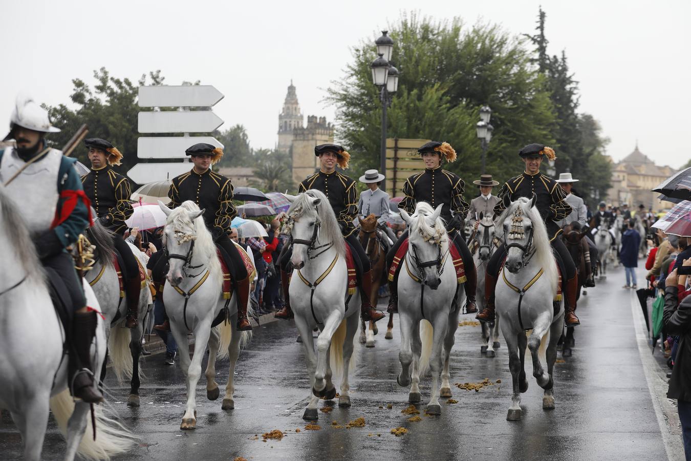 El desfile en honor a Diego López de Haro y las Caballerizas Reales de Córdoba, en imágenes