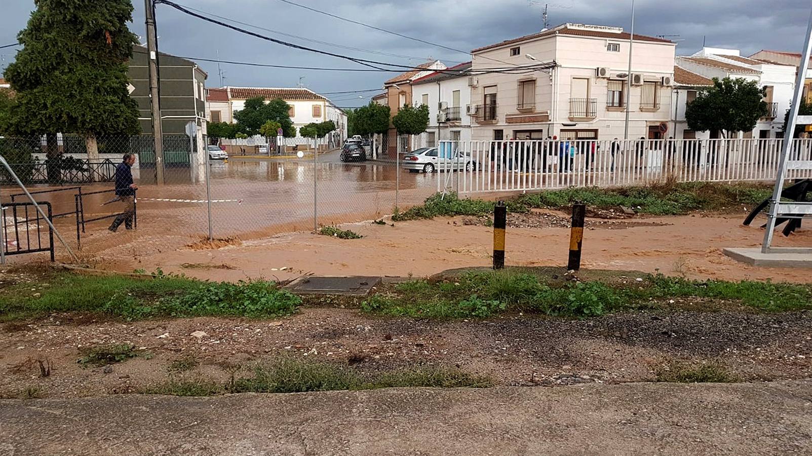 Una de las viviendas afectadas en La Roda de Andalucía (Sevilla) por las fuertes lluvias de la pasada madrugada, donde han sido evacuados varios vecinos por la crecida del río Yeguas