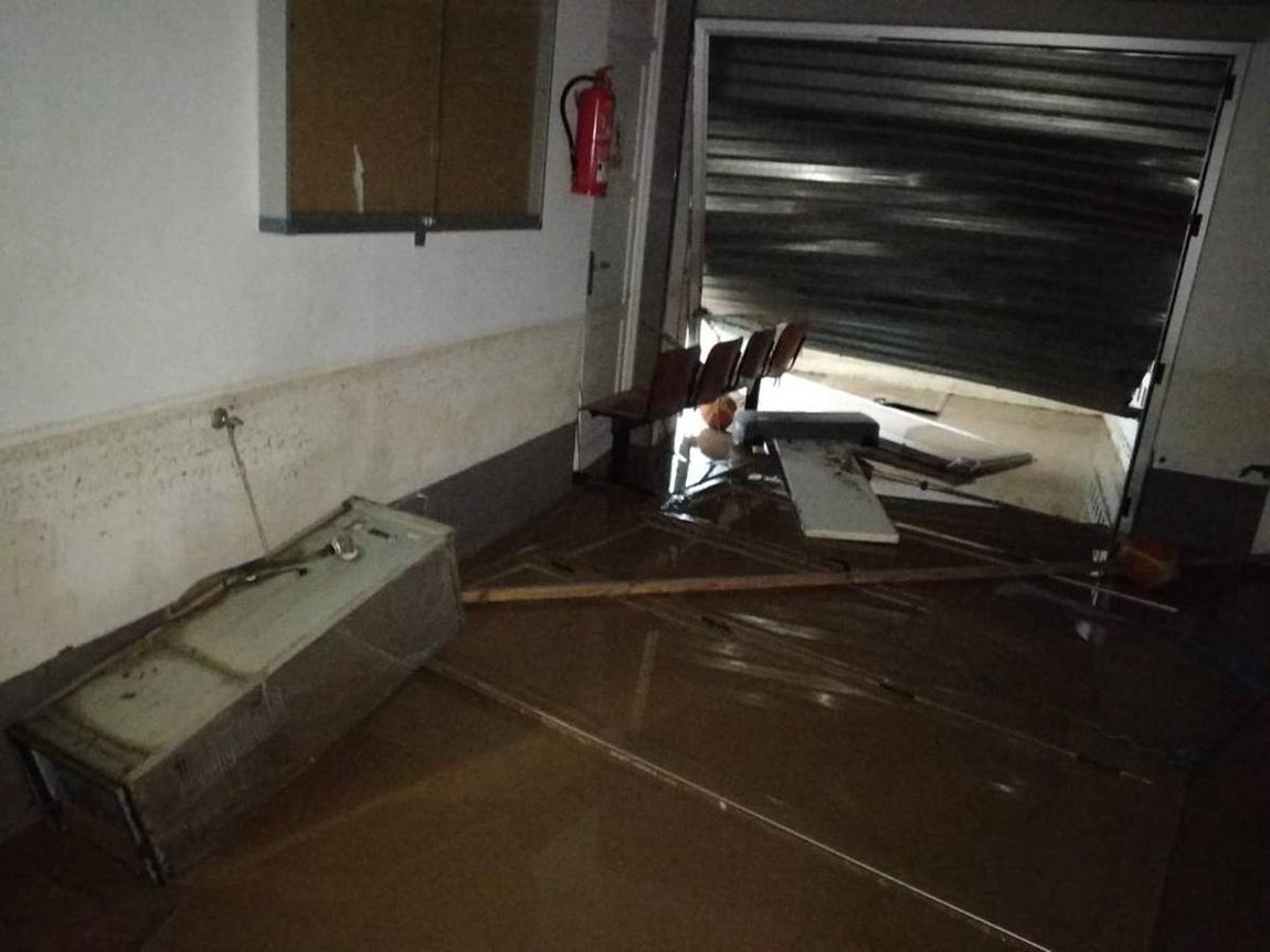 Efectos del desbordamieto del río Blanco en las instalaciones deportivas de El Rubio