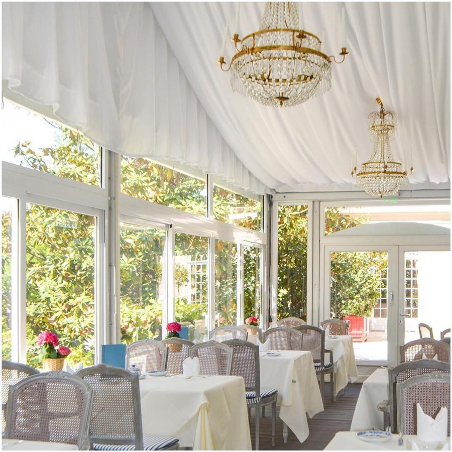 Restaurante. La comida de su lujoso restaurante está elaborada por chefs con estrella Michelín