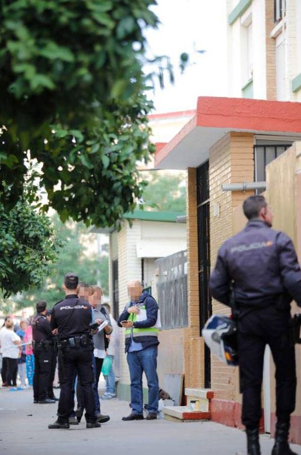 En imágenes, una mujer muere apuñalada en Los Pajaritos de Sevilla