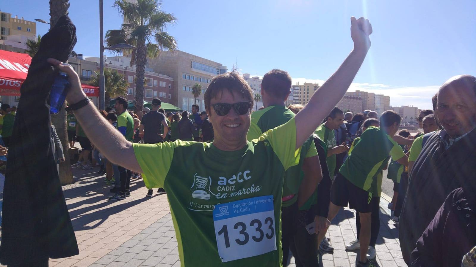 Búscate en las fotografías de la Carrera contra el Cáncer en Cádiz