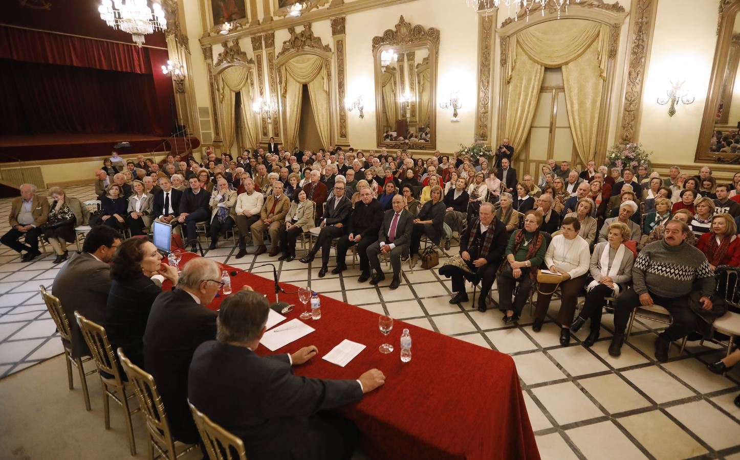 En imágenes, Inocencio Arias abre el ciclo de ABC «El templo de Córdoba»