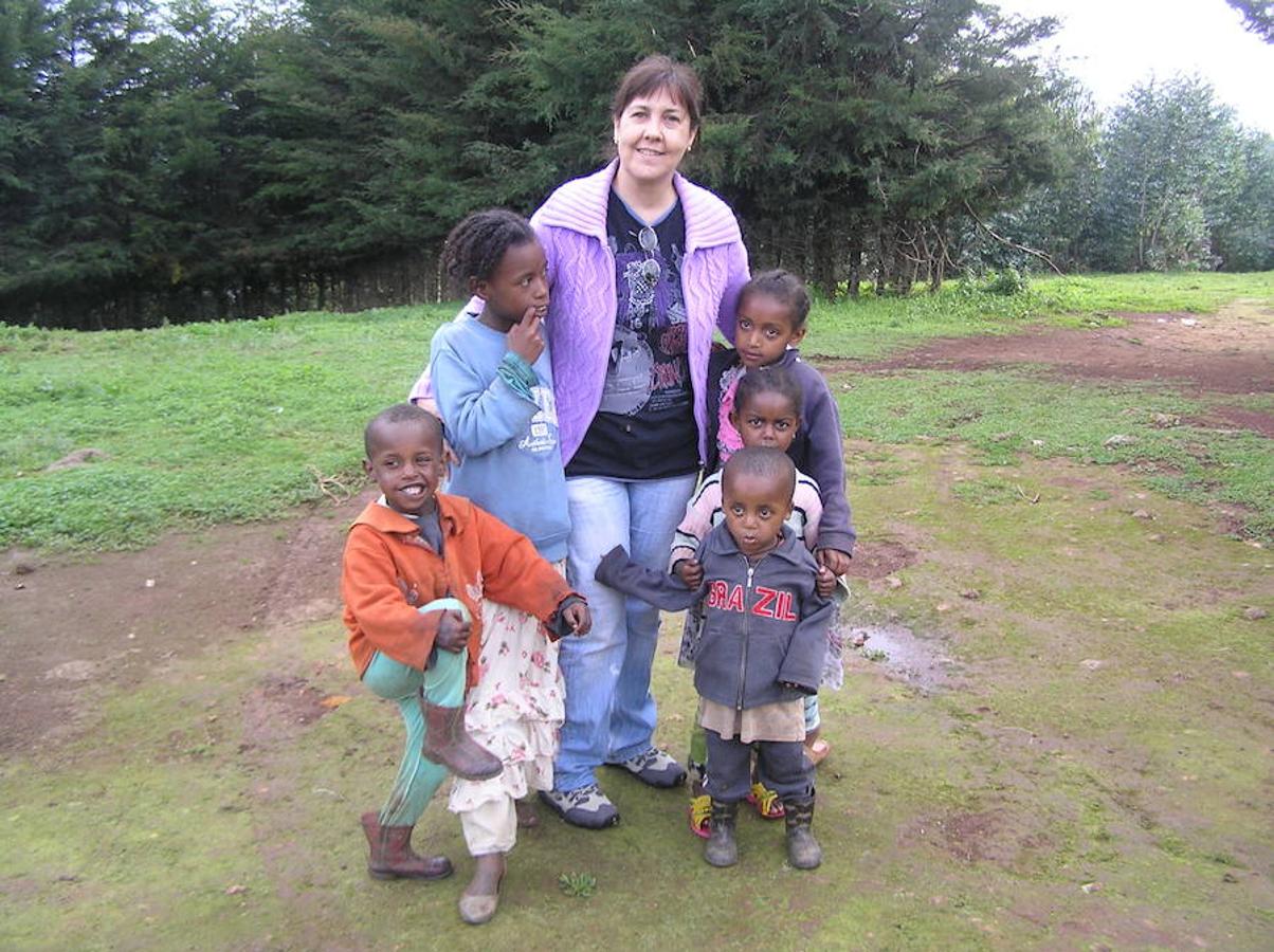 Con niños en Addis Ababa (Etiopía). Fotografía de Arturo Ortega