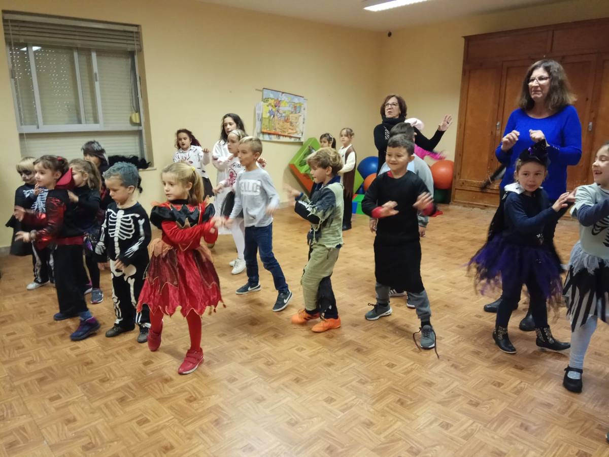 Fotos: Tosantos y Halloween en los colegios de Cádiz