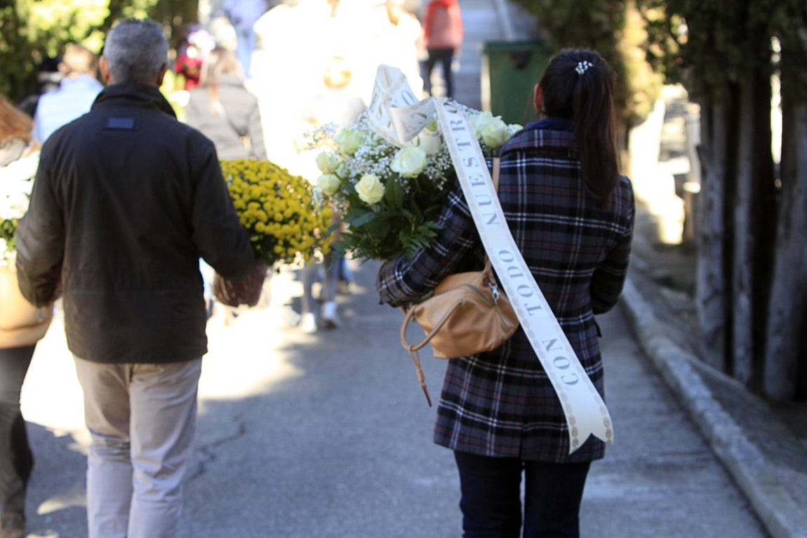 Miles de toledanos visitan el cementerio el Día de todos los Santos