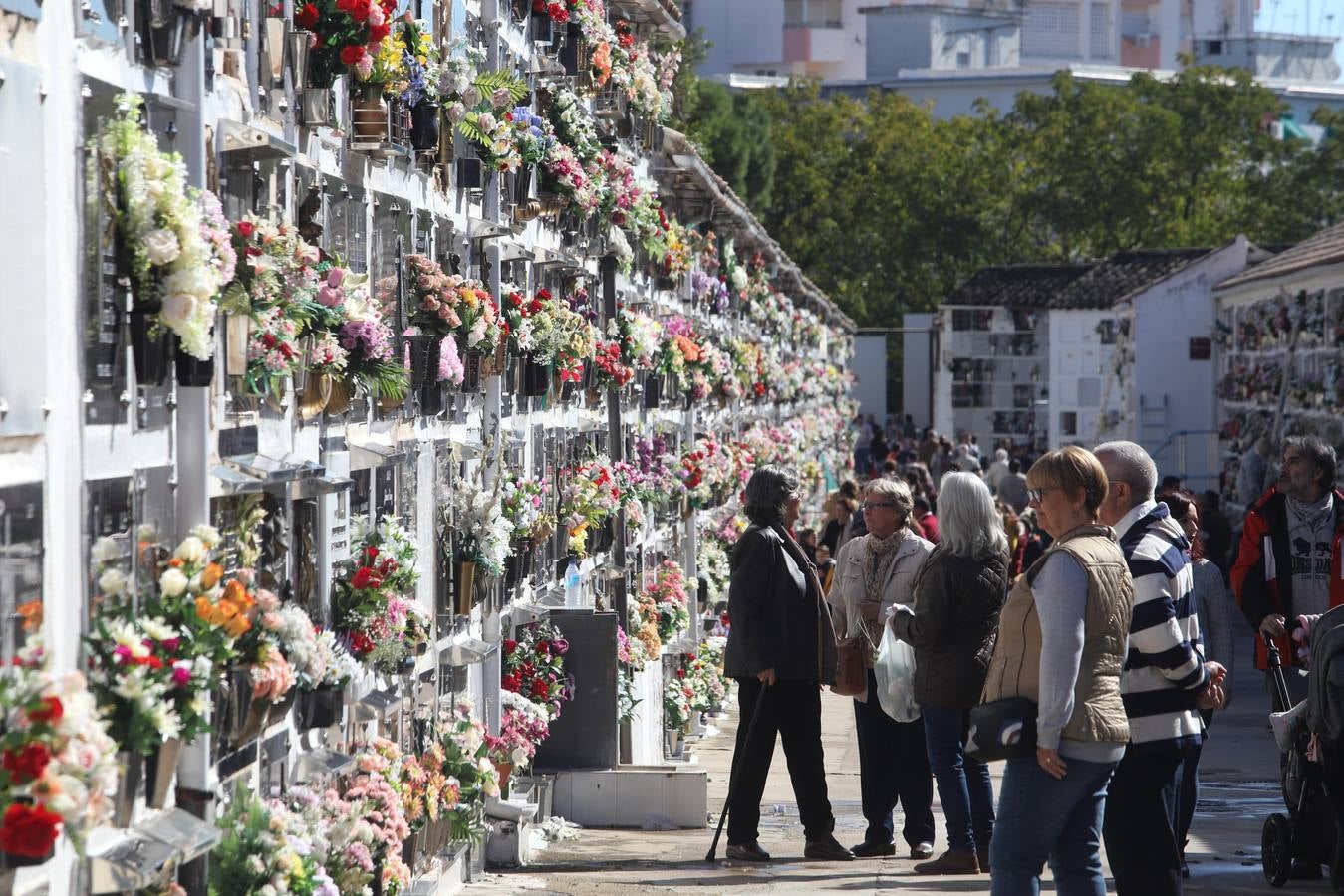 La visita a los cementerios de Córdoba, en imágenes