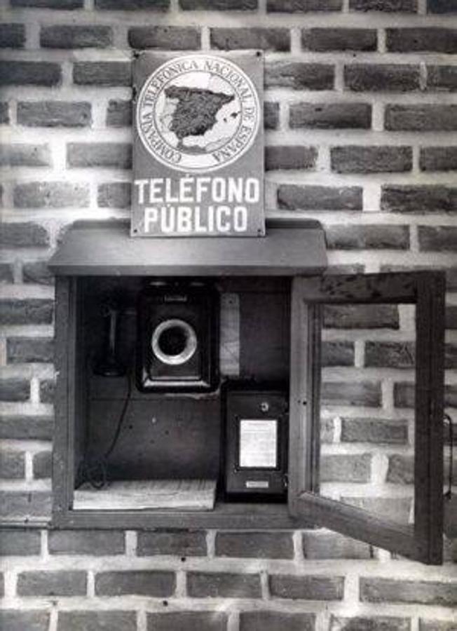 12.. El primer teléfono público de España se instaló en la antigua Casa del Contrabandista, actual discoteca Florida Retiro