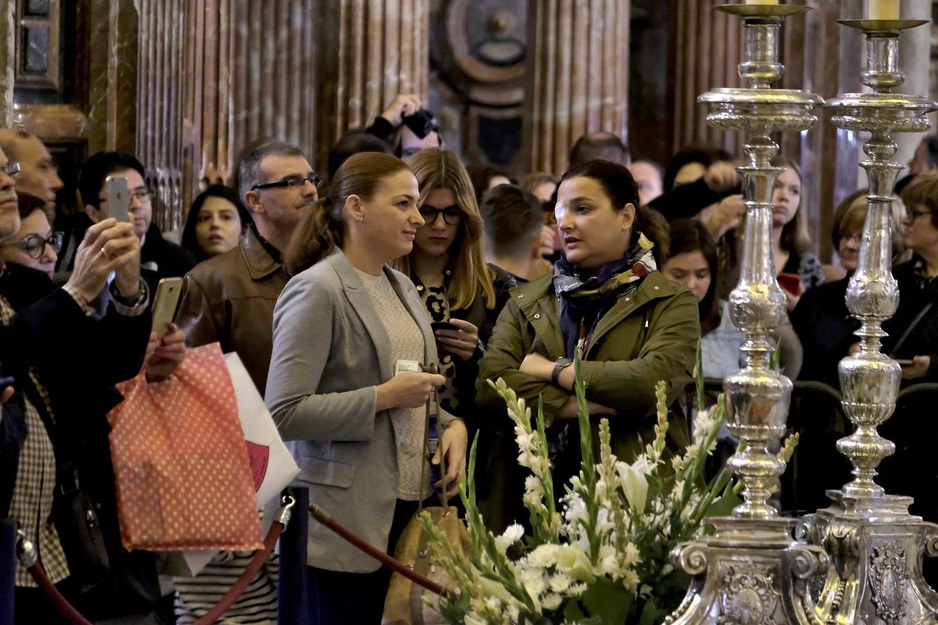 En imágenes, la Esperanza de Triana en el Altar del Jubileo de la Catedral