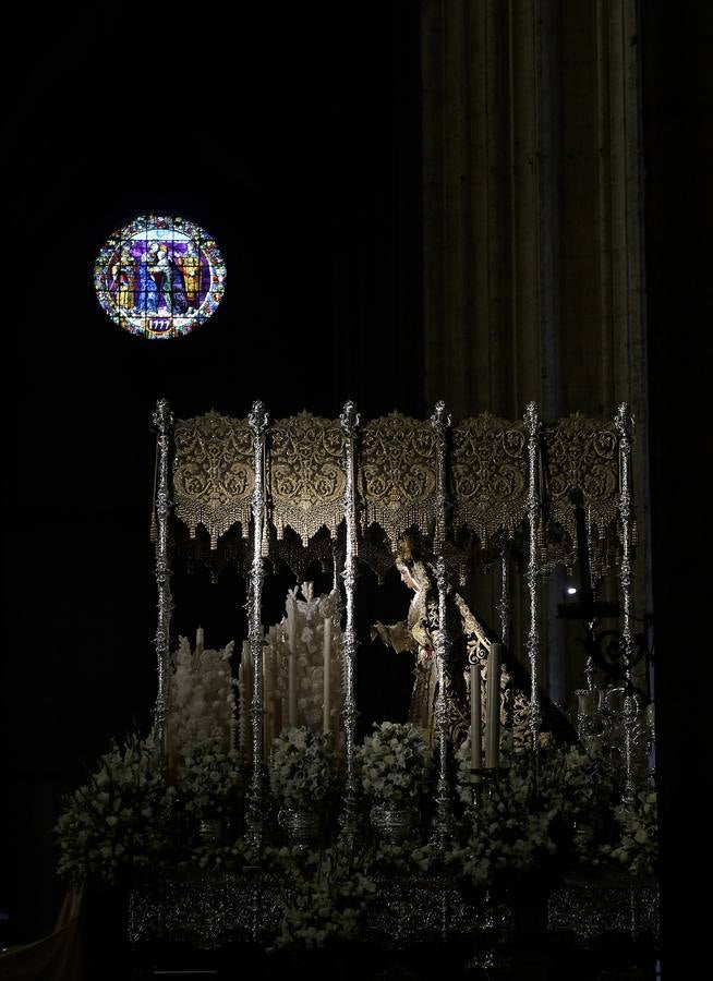 En imágenes, la Esperanza de Triana en el Altar del Jubileo de la Catedral