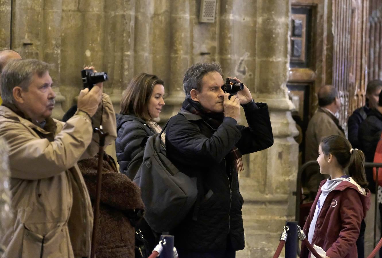 En imágenes, la Esperanza de Triana en el Altar del Jubileo de la Catedral