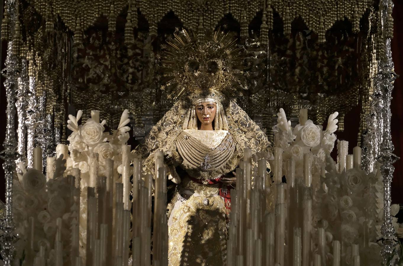 En imágenes, la Esperanza de Triana en el Altar del Jubileo de la Catedral