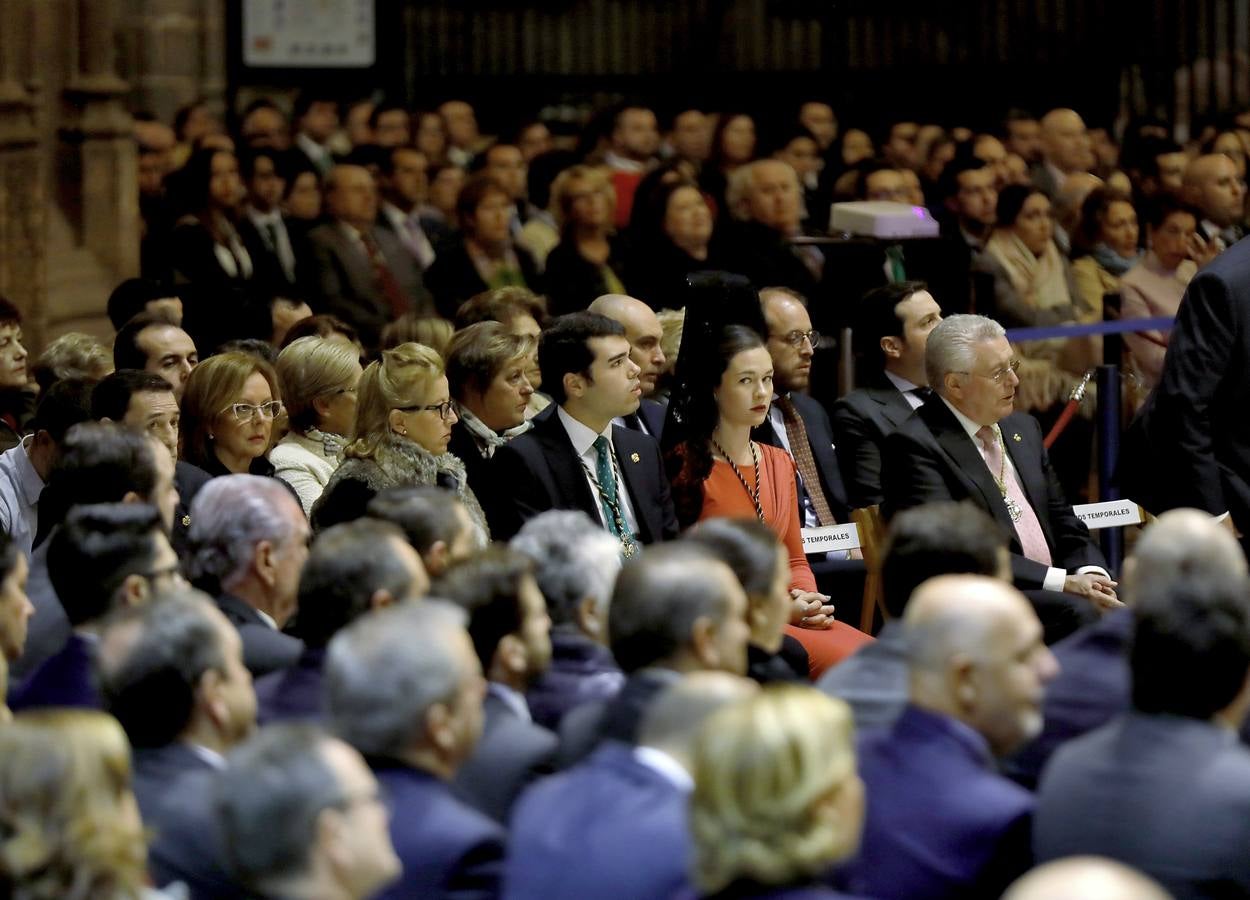 En imágenes: misa por el VI centenario de la Esperanza de Triana en la Catedral de Sevilla