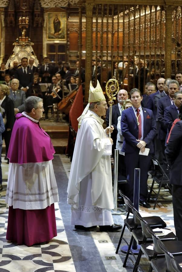 En imágenes: misa por el VI centenario de la Esperanza de Triana en la Catedral de Sevilla