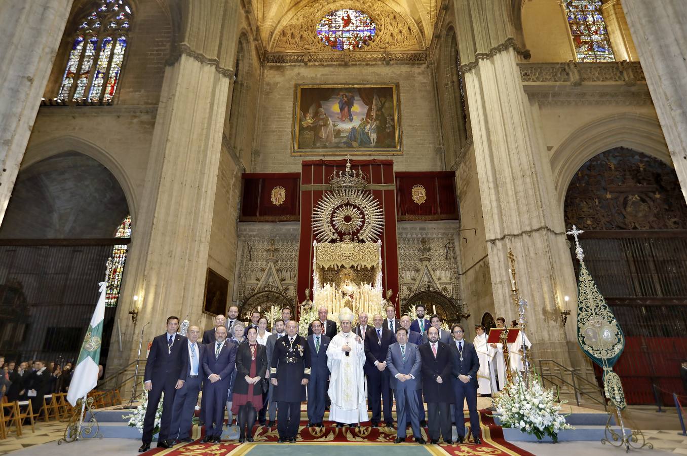 En imágenes: misa por el VI centenario de la Esperanza de Triana en la Catedral de Sevilla