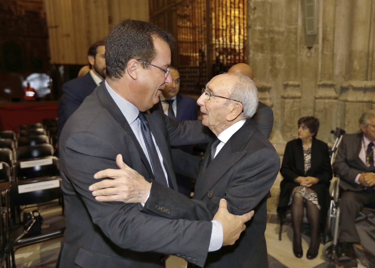 En imágenes: misa por el VI centenario de la Esperanza de Triana en la Catedral de Sevilla