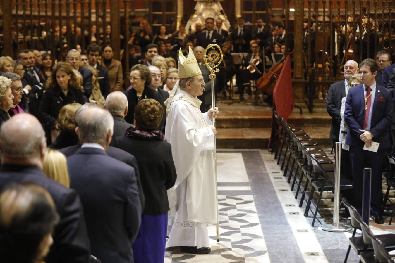 En imágenes: misa por el VI centenario de la Esperanza de Triana en la Catedral de Sevilla