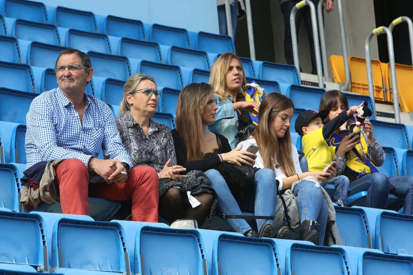 Fotos: Búscate en el Cádiz CF-Elche en Carranza