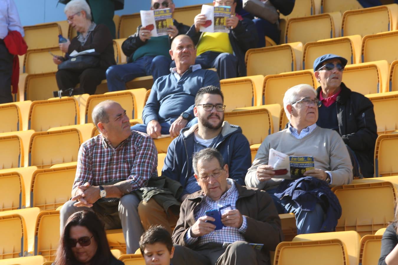 Fotos: Búscate en el Cádiz CF-Elche en Carranza