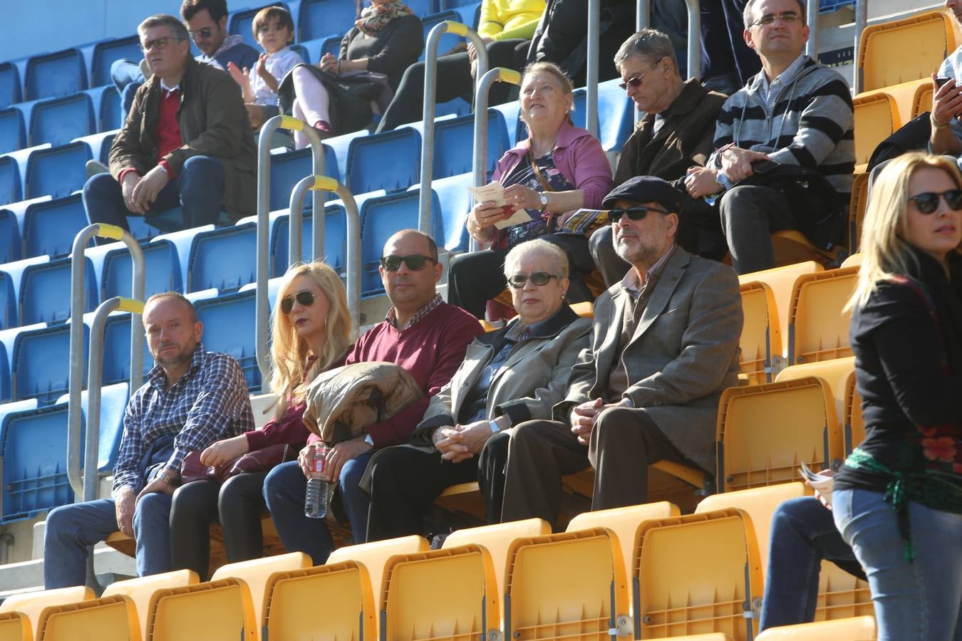 Fotos: Búscate en el Cádiz CF-Elche en Carranza