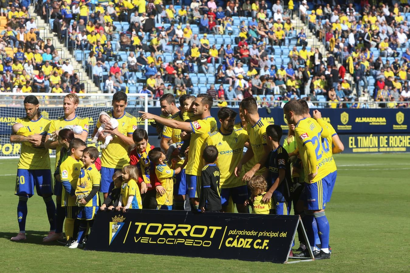 Fotos: Búscate en el Cádiz CF-Elche en Carranza