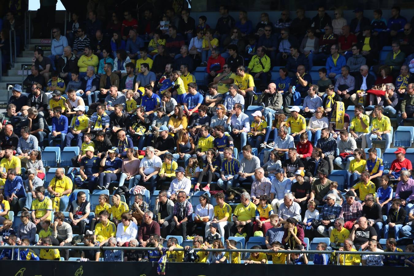 Fotos: Búscate en el Cádiz CF-Elche en Carranza