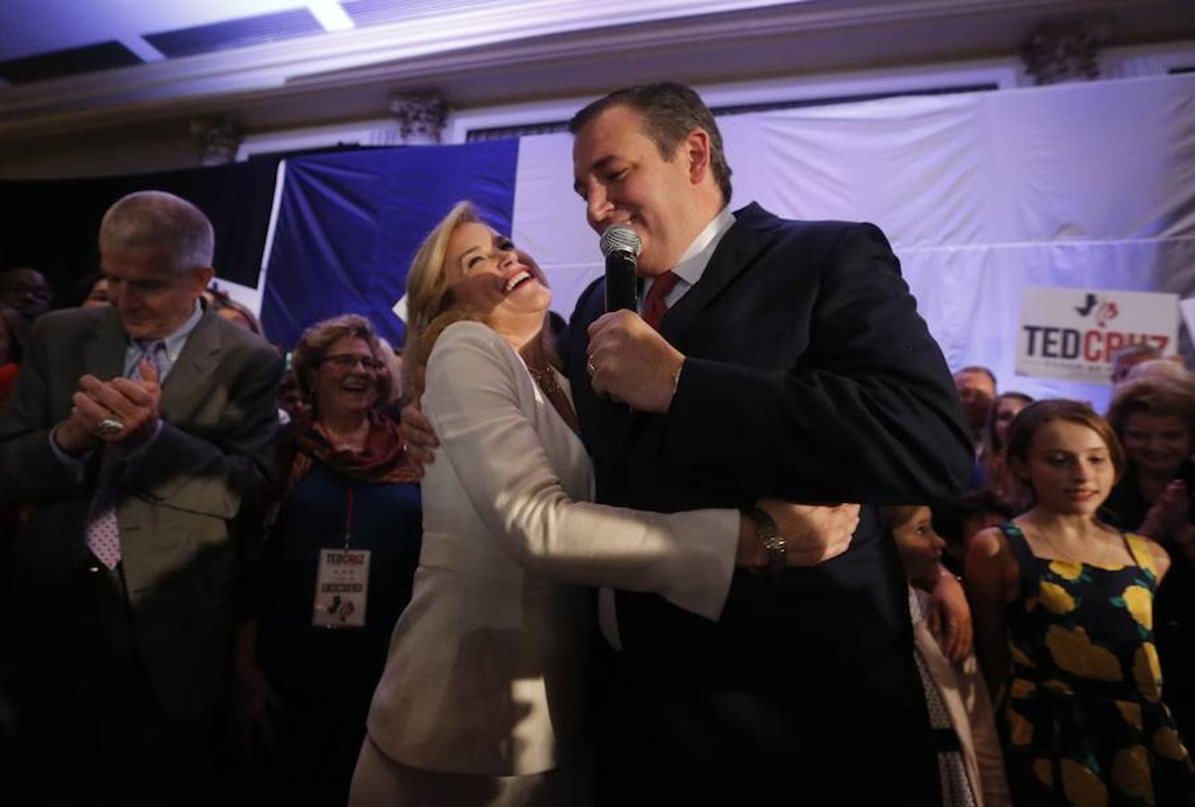 Las elecciones legislativas de EE.UU., en imágenes. Ted Cruz celebra la victoria junto a su mujer