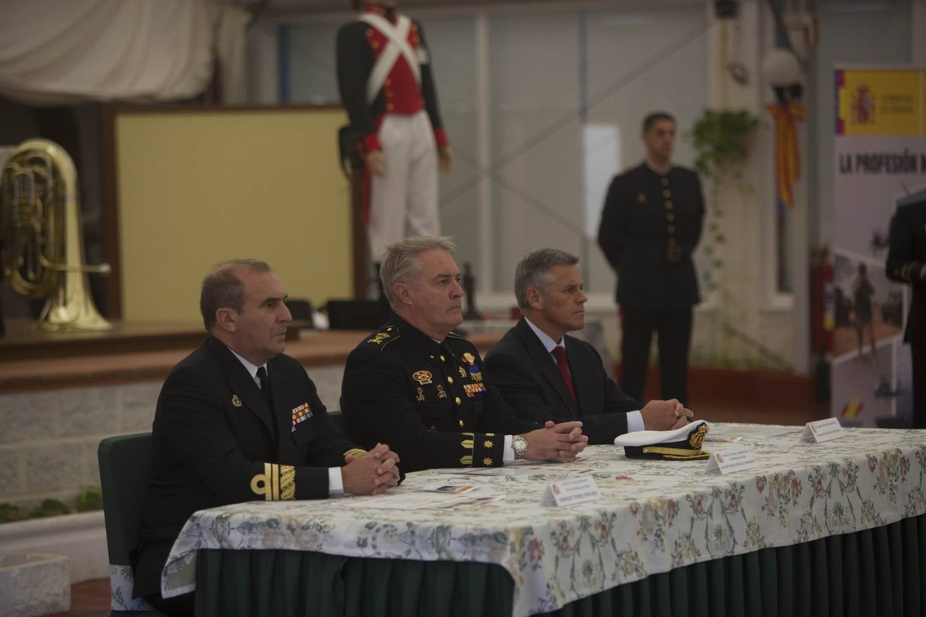 Las mejores imágenes de la celebración del día de la Subdelegación de Defensa en Cádiz