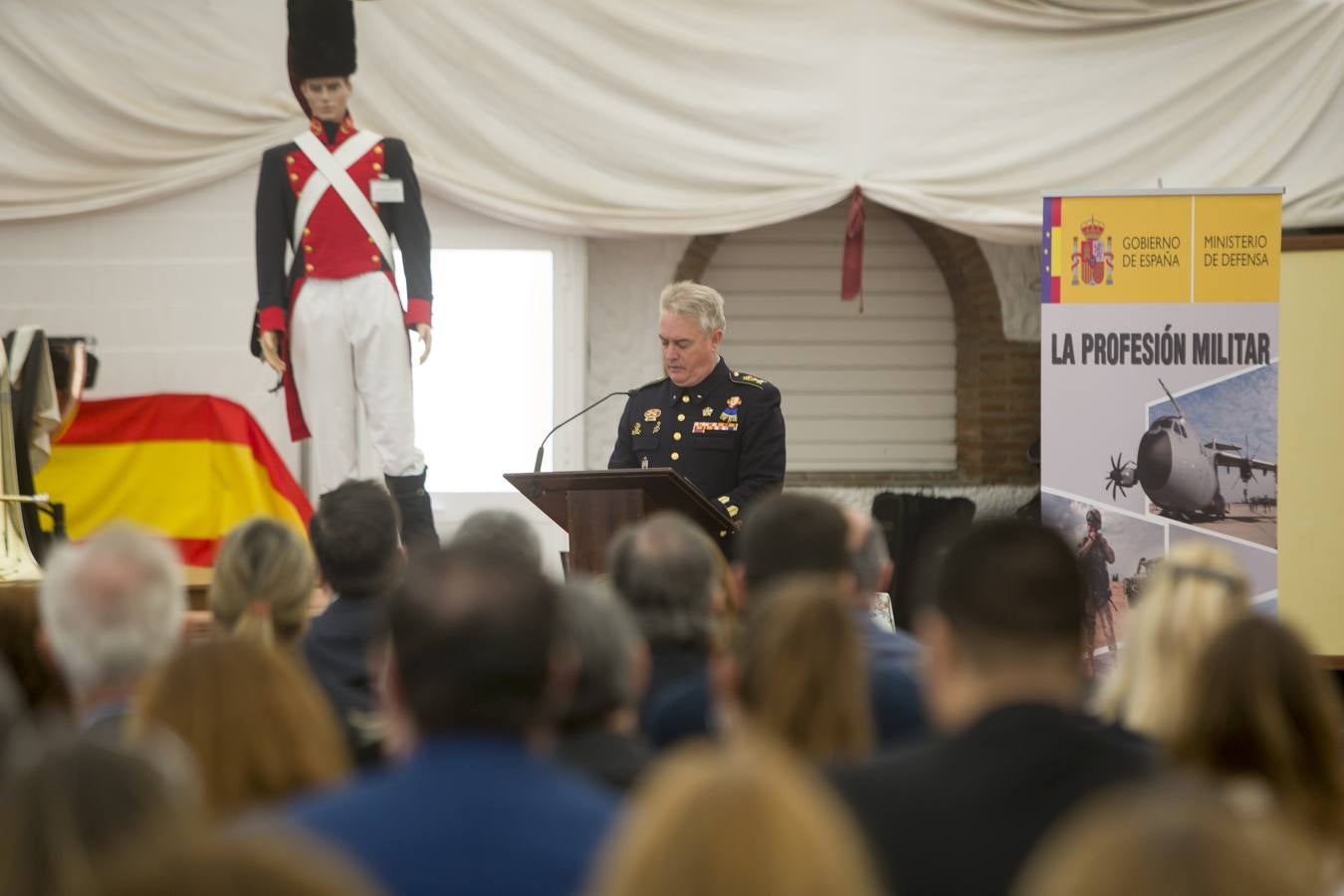 Las mejores imágenes de la celebración del día de la Subdelegación de Defensa en Cádiz