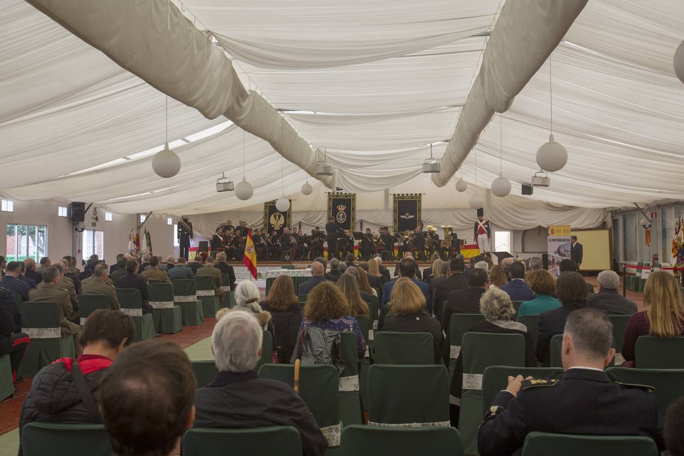 Las mejores imágenes de la celebración del día de la Subdelegación de Defensa en Cádiz