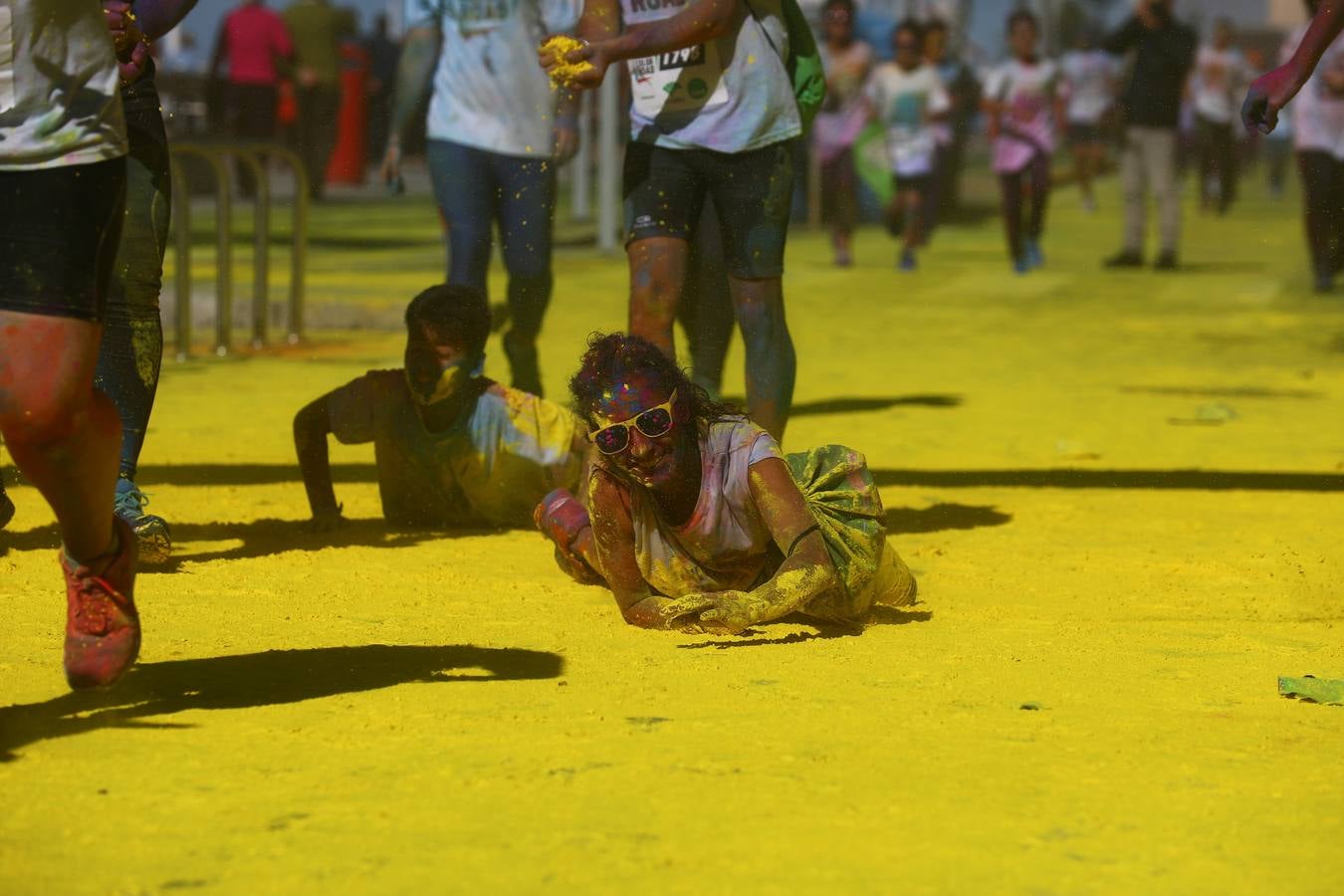 Búscate en la carrera solidaria Unicaja Color Road Cádiz (II)