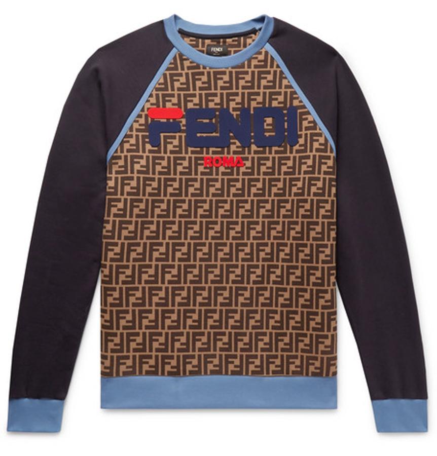 Sudadera de Fendi. Ser estiloso no está reñido con arriesgar con algunas prendas, como por ejemplo esta divertida sudadera de Fendi hecha en Italia estampada y rematada con el logo de la marca. 990 euros