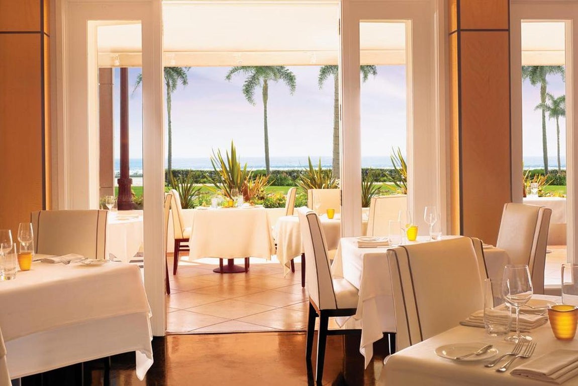 Restaurante. El Hotel del Coronado cuenta con siete experiencias gastronómicas junto al mar. Ingredientes de origen local y chefs expertos. Mariscos, comida italiana... ¡No hay nada que se les resista!