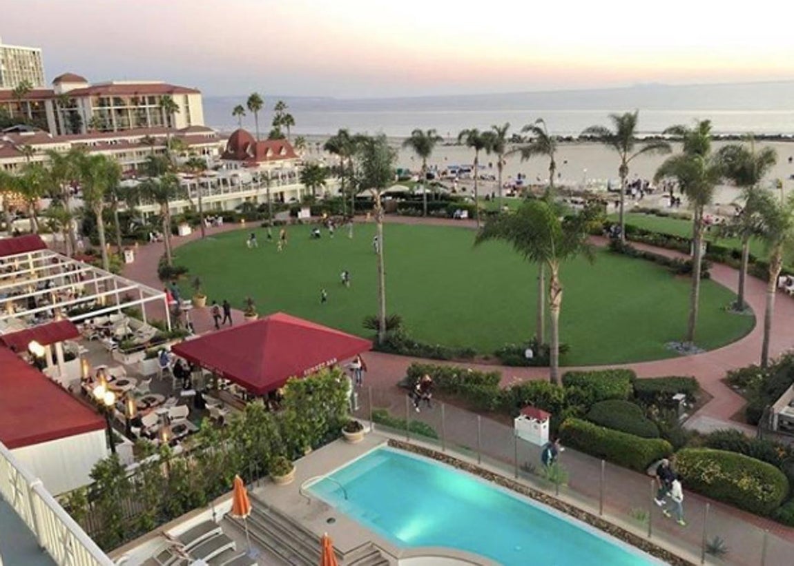 Vistas desde la habitación. El Hotel del Coronado ha sido pensado también para celebrar bodas, conferencias, eventos especiales... Sus inceíbles instalaciones y alrededores lo han alzado a ser uno de los mejores hoteles del mundo y no es de extrañar que infinidad de celebrities lo elijan como alojamiento.