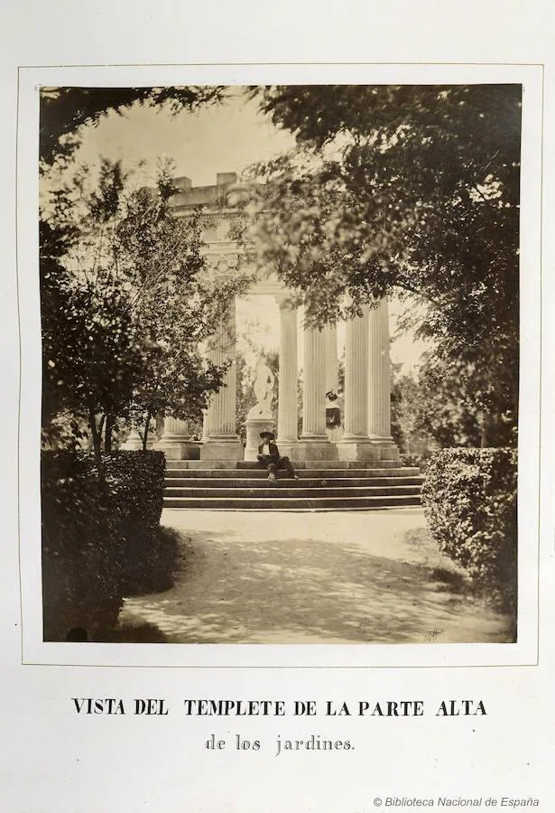 5.. Charles Clifford. Vista del templete de Baco. 1856.